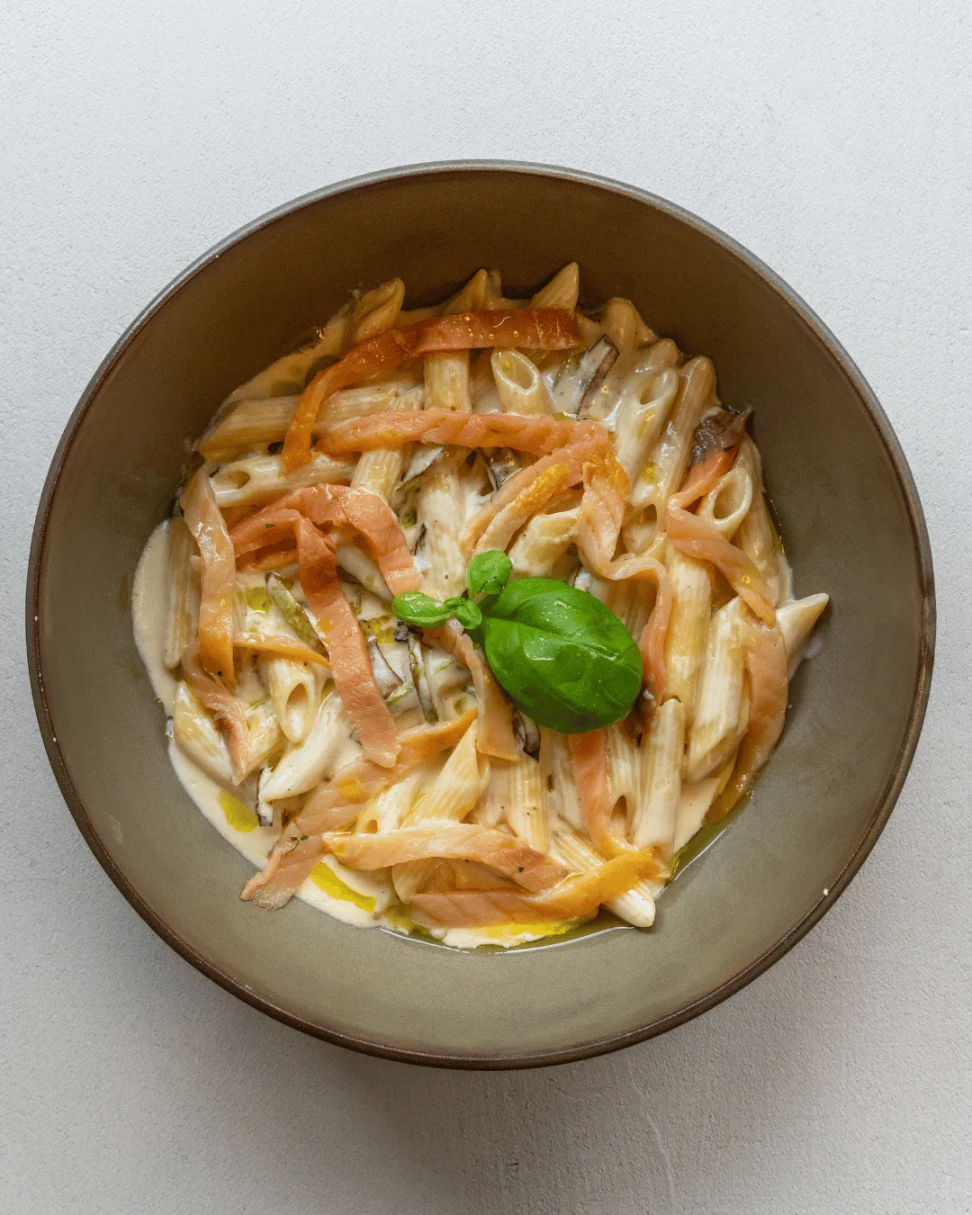 PENNONI ZUCCHINE E SALMONE