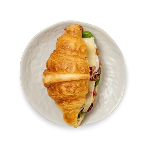 Croissant cu Prosciutto Cotto și Salată